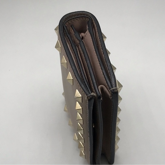 EUC SMALL ROCKSTUD CALFSKIN WALLET   RETAIL $490 - Picture 3 of 16